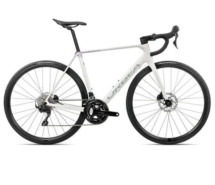 orca-m30-rennrad-iris-white-gloss-lilac-matt-2026-1.jpg ORCA M30 Rennrad Iris White (Gloss) Lilac (Matt) (2026) – Bild 1